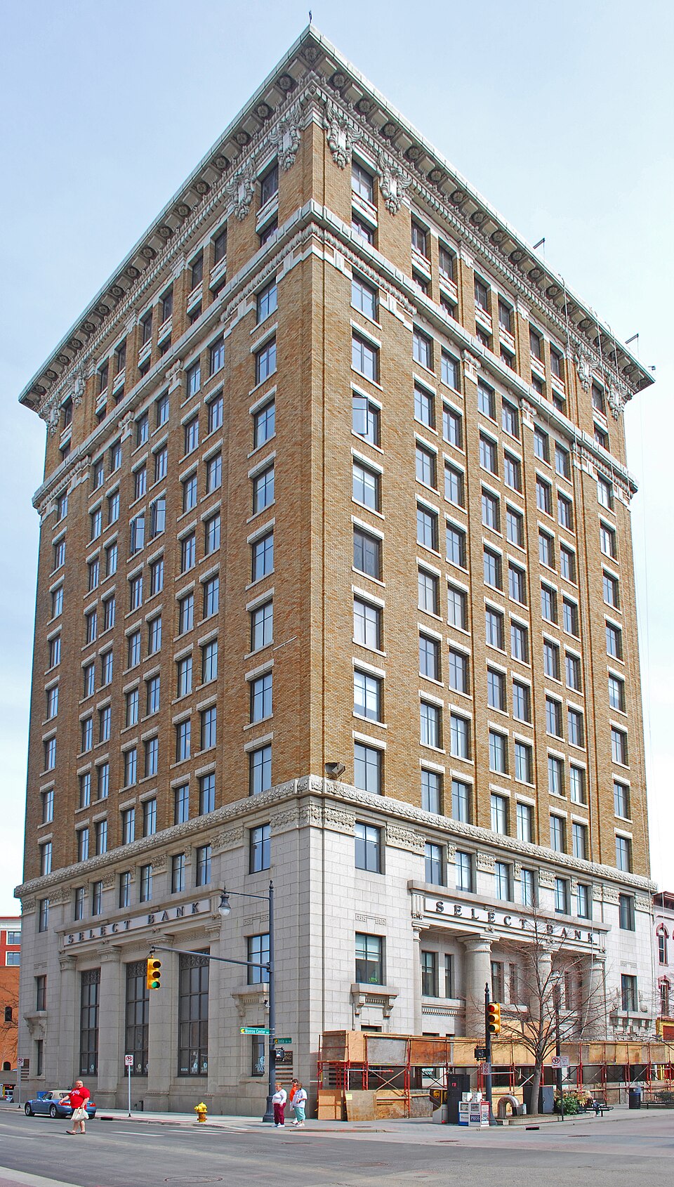 The building in 2010 with Select Bank on the granite banking hall and condos above